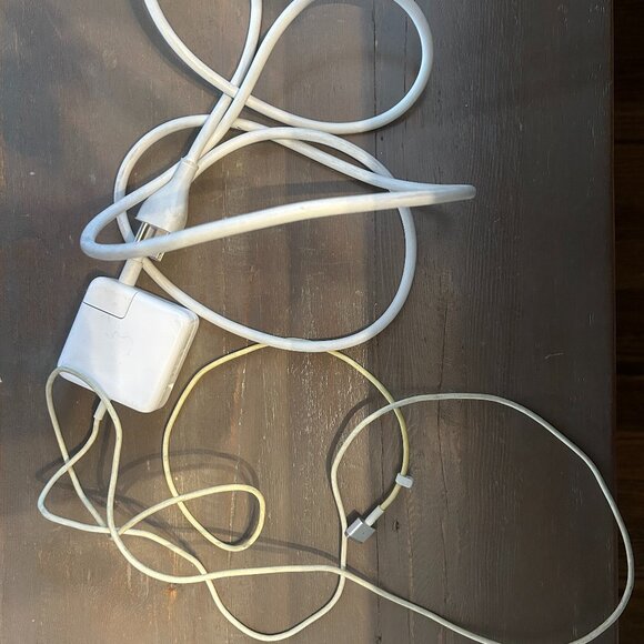 MacBook Air (13-Inch, Early 2015) 4GB Memory, 121GB Storage - Picture 7 of 7